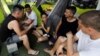 Migrantes cubanos en el refugio Senda de Vida, en Reynosa, México, en mayo de 2022. (REUTERS/Daniel Becerril)