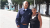 Humberto Eladio Real Suárez posa junto a sus familiares, tras ser excarcelado este jueves 30 de marzo de 2023, en Matanzas.
