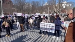 Cubanos exigen frente a la Casa Blanca una vía para regularizar el estatus migratorio Cubanos exigen frente a la Casa Blanca una vía para regularizar el estatus migratorio