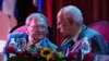 Ricardo Cabrisas (derecha) y Boris Titov conversan durante una reunión en La Habana, el 17 de mayo de 2023. (REUTERS/Alexandre Meneghini)