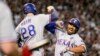 Marcus Semien (der.) festeja su jonrón de tres carreras junto a Jonah Heim, su compañero en los Rangers de Texas, en el cuarto juego de la Serie Mundial ante los Diamondbacks de Arizona. (AP Foto/Brynn Anderson)