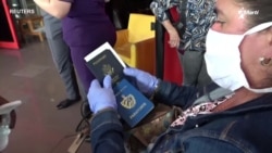 Info Martí | El pasaporte cubano, un instrumento de control político del régimen castrista  Info Martí | El pasaporte cubano, un instrumento de control político del régimen castrista