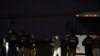 Migrantes venezolanos suben a un avión que se dirige a su país natal desde Harlingen, Texas, el miércoles 18 de octubre de 2023. (AP Foto/Valerie Gonzalez)