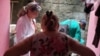 Inspección en busca de focos del Aedes aegypti, agente transmisor del Oropouche y otros arbovirus en una vivienda de Ciego de Ávila. (Foto: Prosalud Municipio Ciego de Ávila/Facebook)