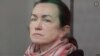 La periodista de RFE/RL Alsu Kurmasheva asiste a una vista judicial en Kazán el 1 de diciembre de 2023