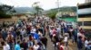 La gente se reúne afuera de un colegio electoral para emitir su voto en las elecciones presidenciales de Venezuela, en San Cristóbal, Venezuela, el 28 de julio de 2024. REUTERS/Carlos Eduardo Ramírez
