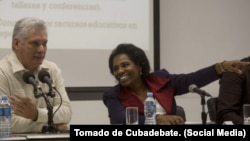 Miguel Díaz-Canel, junto a Marta Sabina Wilson, ministra- presidente del Banco Central de Cuba, en La Habana.