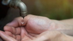 Habaneros lamentan falta de agua potable y salideros de aguas albañales  Habaneros lamentan falta de agua potable y salideros de aguas albañales