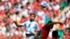 Cristian Medina, de Argentina (I) y Achraf Hakimi de Marruecos, durante el partido del Grupo B entre Argentina y Marruecos en los Juegos Olímpicos de Verano.24/07/2024, en Saint-Etienne, Francia. (AP Foto/ Silvia Izquierdo)