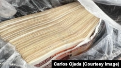 Alrededor de cuatrocientos dólares en pesos cubanos. El dólar está cerca de alcanzar ese valor