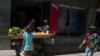 En Cuba se necesitan casi cinco salarios promedio para comprar los alimentos del mes / Foto: Adalberto Roque (AFP)