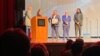 El activista, periodista independiente y exprisionero político José Rolando Casares Soto recibe en Miami el premio de periodismo otorgado por la Fundación Rescate Jurídico.