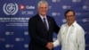 Miguel Díaz-Canel y el presidente colombiano Gustavo Petro se saludan durante la cumbre del G77+China, en La Habana, el 15 de septiembre de 2023. (AP/Ramon Espinosa)