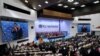 Nicolás Maduro y Miguel Díaz-Canel se abrazan en la Cumbre del G77+China, en La Habana. (REUTERS/Alexandre Meneghini)