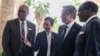El Secretario de Estado Blinken habla con la Ministra de Exteriores de Jamaica, Kamina Johnson-Smith, antes de una reunión sobre Haití de CARICOM, en Kingston, este lunes. (Andrew Caballero-Reynolds/Pool vía REUTERS)
