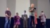 El cineasta cubano Ernesto Daranas se dirige al público antes de la proyección de su documental Landrián, en el 44 Festival Internacional del Nuevo Cine Latinoamericano, en La Habana. (@CubaODC)