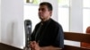 Foto de archivo: Rolando Álvarez, obispo de la Diócesis de Matagalpa, ora en la iglesia católica de Managua donde se refugiaba el 20 de mayo de 2022. (REUTERS/Maynor Valenzuela/Archivo)