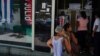 Colas en los cajeros automáticos en La Habana