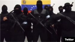 Militares llamaron en un video publicado en Twitter a mantener las protestas en las calles de Venezuela.