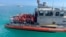 Migrantes cubanos que arribaron al parque nacional Dry Tortugas, en el sur de Florida, son trasladados por la Guardia Costera a Cayo Hueso. (Foto: Twitter/@HSTF_Southeast)