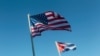 Banderas de Estados Unidos y Cuba en las afueras de un hotel en La Habana. (REUTERS/Stringer)