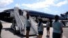 Cubanos deportados de México arriban a la isla en un avión de la policía federal mexicana. (Captura de video/TV Cubana)