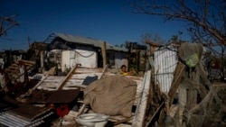 Familias enteras a la intemperie y las ayudas no llegan Familias enteras a la intemperie y las ayudas no llegan