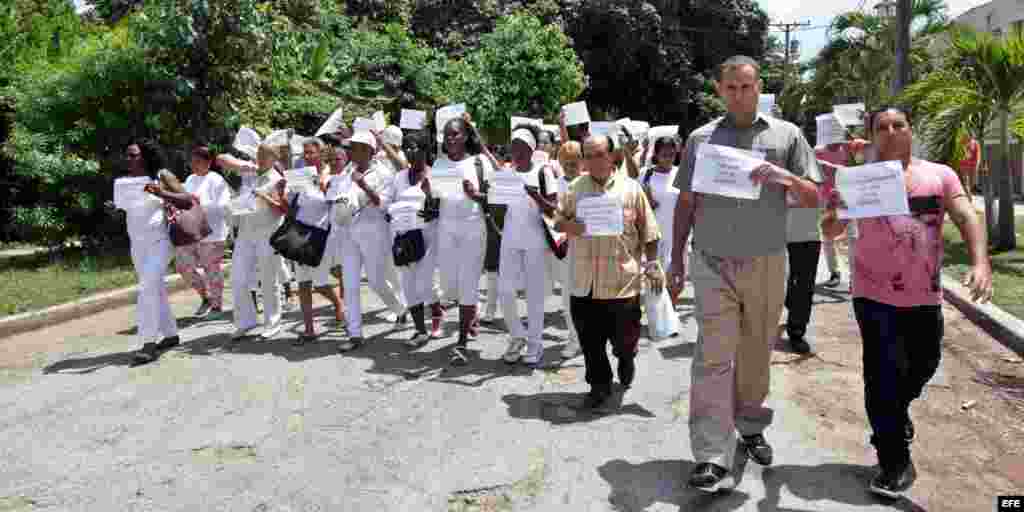  Disidentes cubanos reclaman a la iglesia mediación más activa del estado. 