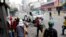 Manifestantes usan un camión para bloquear la calle durante las protestas de Venezuela en contra de Nicolás Maduro en el 2017. (Reuters/Carlos García Rawlins).