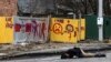 Cadáveres de ucranianos en las calles de Bucha tras la huída de tropas rusas