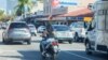 Una motorina en las calles de Miami, Florida, el 25 de enero de 2023. (Alexia Fodere/VOA).