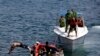 Una patrulla de Tropas Guardafronteras de Cuba, detiene a un grupo de balseros cubanos, el 4 de junio de 2009.