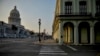 Vista de las calles desiertas en la ciudad de La Habana por la amenaza del coronavirus. YAMIL LAGE / AFP