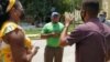 El pastor Alaín Toledano enfrenta a los funcionarios del PCC y agentes de la Seguridad del Estado. (Captura de Video/Facebook)