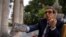 El canciller cubano Bruno Rodríguez durante una entrevista con AP en noviembre de 2021. (AP/Ramon Espinosa)