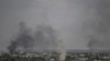 Humo y polvo sucio en el cielo de la ciudad de Severodonetsk, en el Donbas, Ucrania