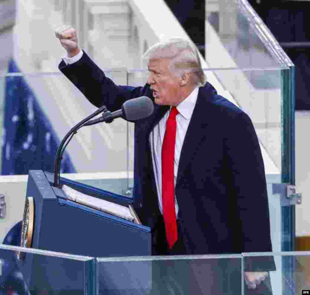"No estamos meramente transfiriendo el poder de una administración a otra, o de un partido a otro, sino que estamos transfiriendo el poder de Washington DC y se lo estamos dando a ustedes, el pueblo estadounidense": Donald J. Trump,  tras prestar juramento este viernes, 20 de enero de 2017.