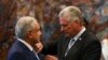 El mandatario mexicano Andrés Manuel López Obrador es condecorado por el presidente cubano Miguel Díaz-Canel con la orden José Martí en el Palacio de la Revolución en La Habana, Cuba, el domingo 8 de mayo de 2022. (Yamil Lage/Foto compartida vía AP).