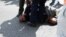 Un detenido el 11 de julio de 2021 en La Habana por participar en las protestas demandando "Abajo la Dictadura" y "Libertad"