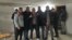 Un grupo de cubanos que estaban detenidos en Ucrania y que pidieron asilo en Hungría.