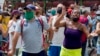 Muchas mujeres se sumaron a las protestas antigubernamentes en decenas de ciudades del país, como esta señora que protestó en La Habana el domingo 11 de julio de 2021.