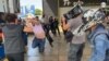 Imágenes de acoso policial a periodistas en Nicaragua. (VOA/Archivo).
