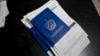 Pasaportes cubanos. Foto Archivo