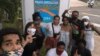 Artistas independientes del Movimiento San Isidro protestan por la detención del rapero Maykel Castillo “El Osorbo”.