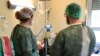 Médicos cubanos trabajan con pacientes que se recuperan del COVID-19 en Italia