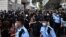 Manifestación pacífica frente a un tribunal en Hong Kong.
