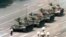El hombre desarmado que desafió una columna de tanques en Tiananmén y devino símbolo de la lucha contra el comunismo en el mundo.