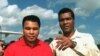Alí en La Habana con Teófilo Stevenson, el multicampeón cubano con el que nunca se enfrentó.