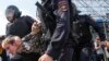 Detenido en las protestas contra Vladimir Putin.