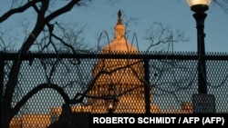 Un cerco de seguridad en torno al Capitolio, en la ciudad de Washington, DC.